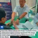 Pewagai Rutan Kelas I Medan Memberikan Berkas Skrining Tuberkulosis Yang Akan Di Tanda Tangani Warga Binaan.(Doc/Foto : Humas Rutan Medan)